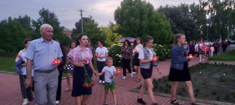 Молодые депутаты в День памяти и скорби зажгли свечи в память о погибших в Великой Отечественной войне